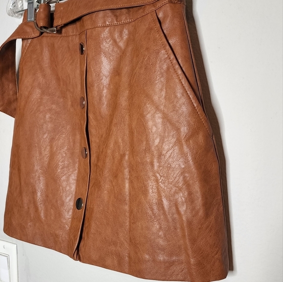 Zara faux leather skirt - Picture 1 of 12